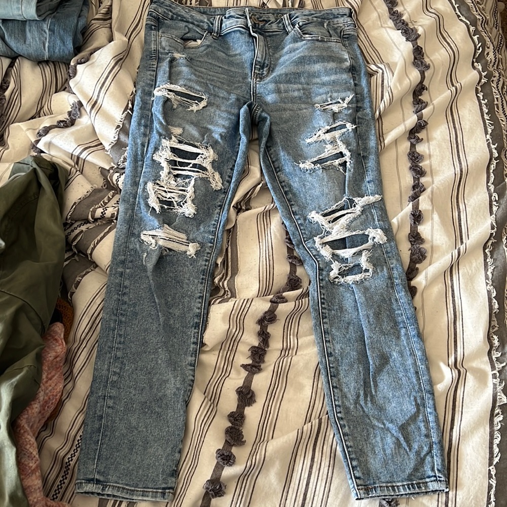 ONLY WORN ONCE American Eagle ripped jeggings